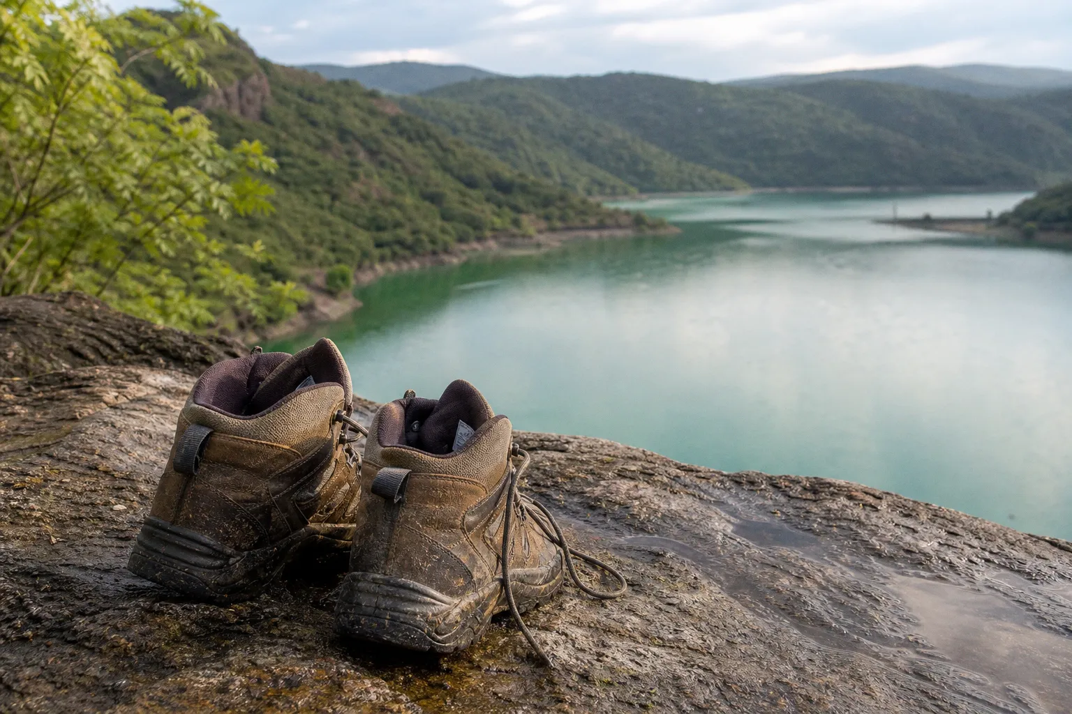 Lac d'Avène à pied : le grand tour vaut-il vraiment le détour ?